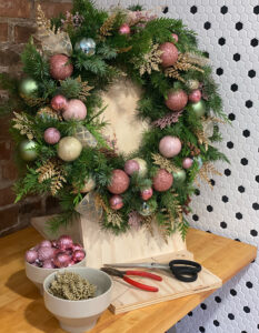 Christmas wreath workshop in Snohomish Washington, north of Bellevue and Seattle 