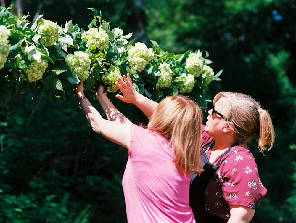 floral design workshop learning how to create floral arches washington state