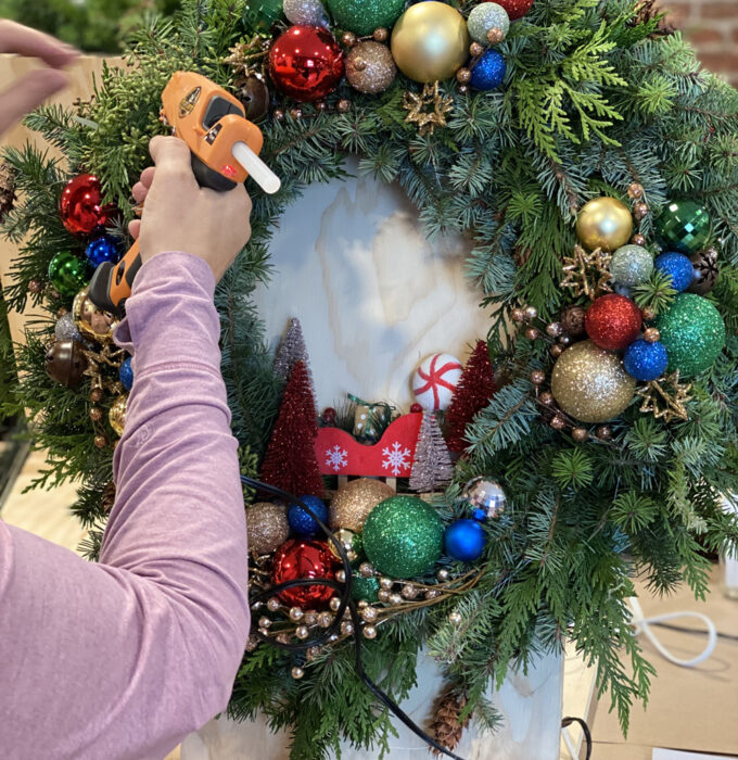 Make a holiday wreath at a class in Snohomish Seattle Bellevue