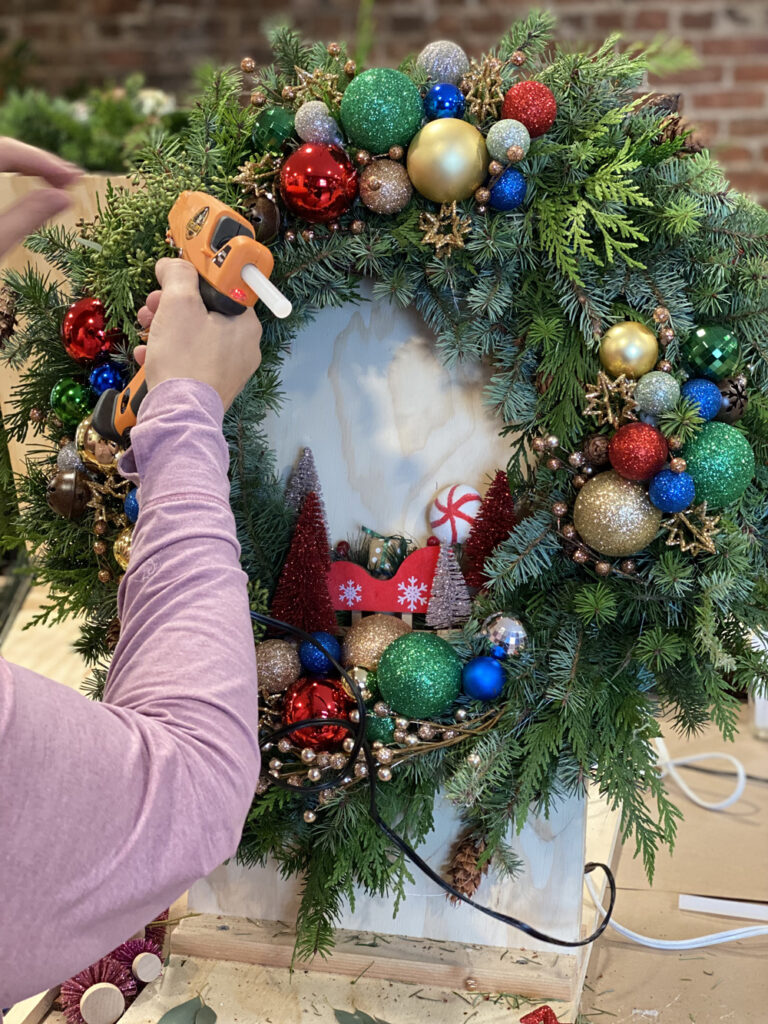 Make a holiday wreath at a class in Snohomish Seattle Bellevue
