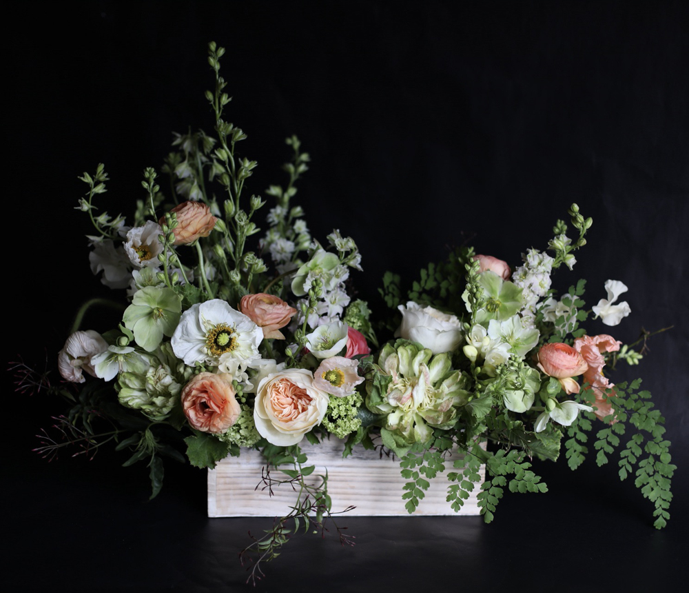 learn how to create a long and low flower arrangement table centerpiece