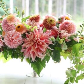 Online floral design workshop, learn how to design a compote centerpiece