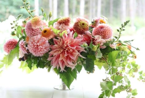 Online floral design workshop, learn how to design a compote centerpiece