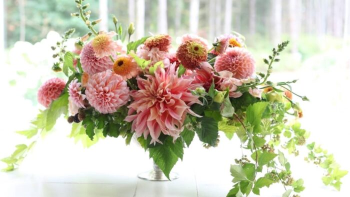 Online floral design workshop, learn how to design a compote centerpiece