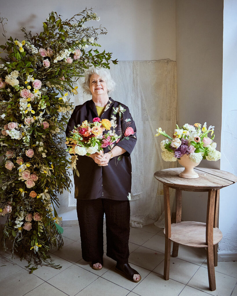 flower arranging retreat workshop in Tuscany Italy with flirty fleurs