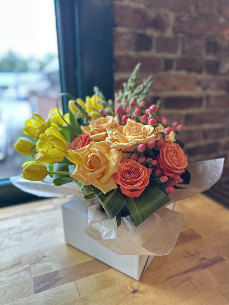 learn how to design a modern style floral arrangement